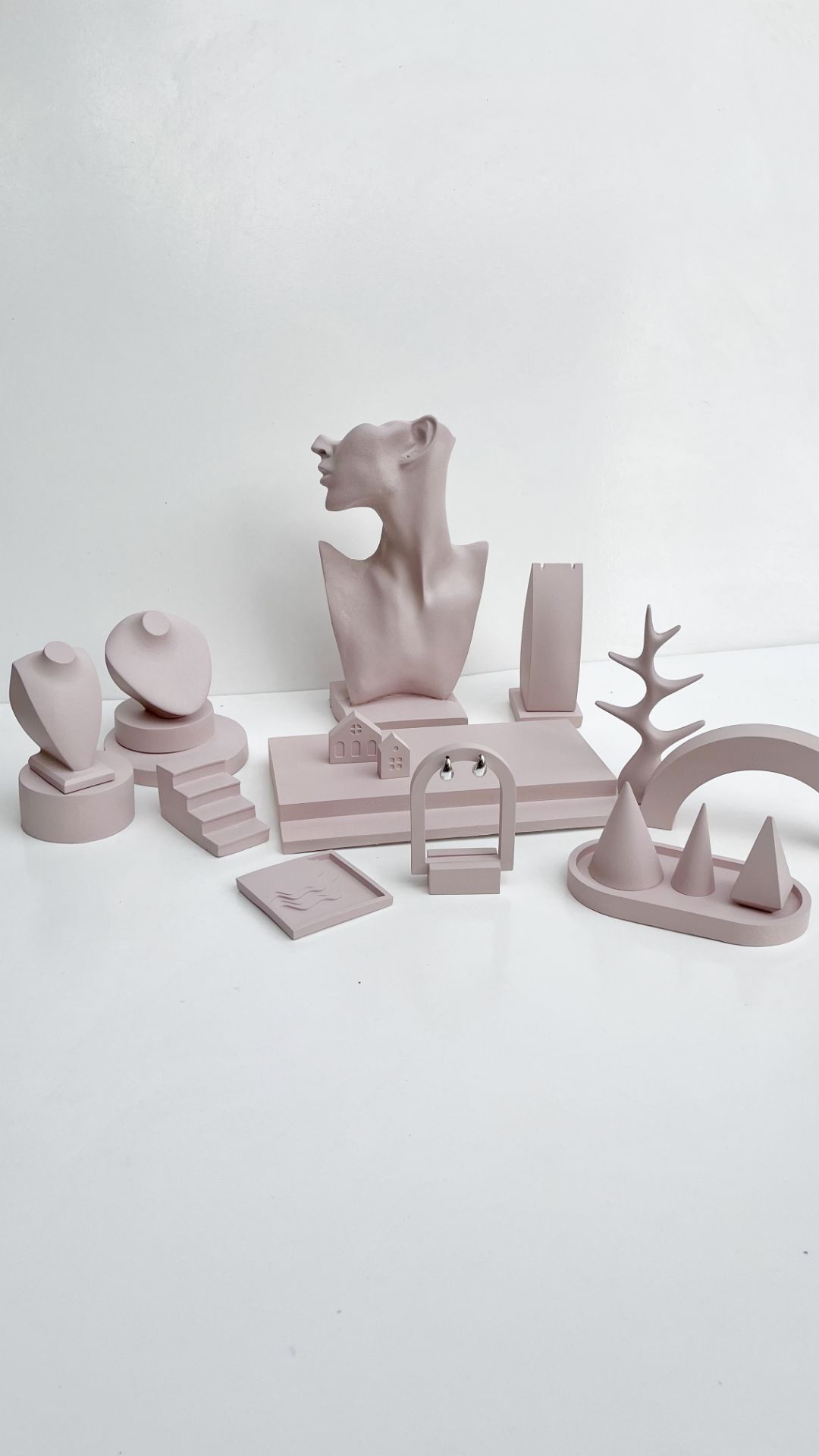 تولید محتوا با استفاده از استند طلا | آرت دیما