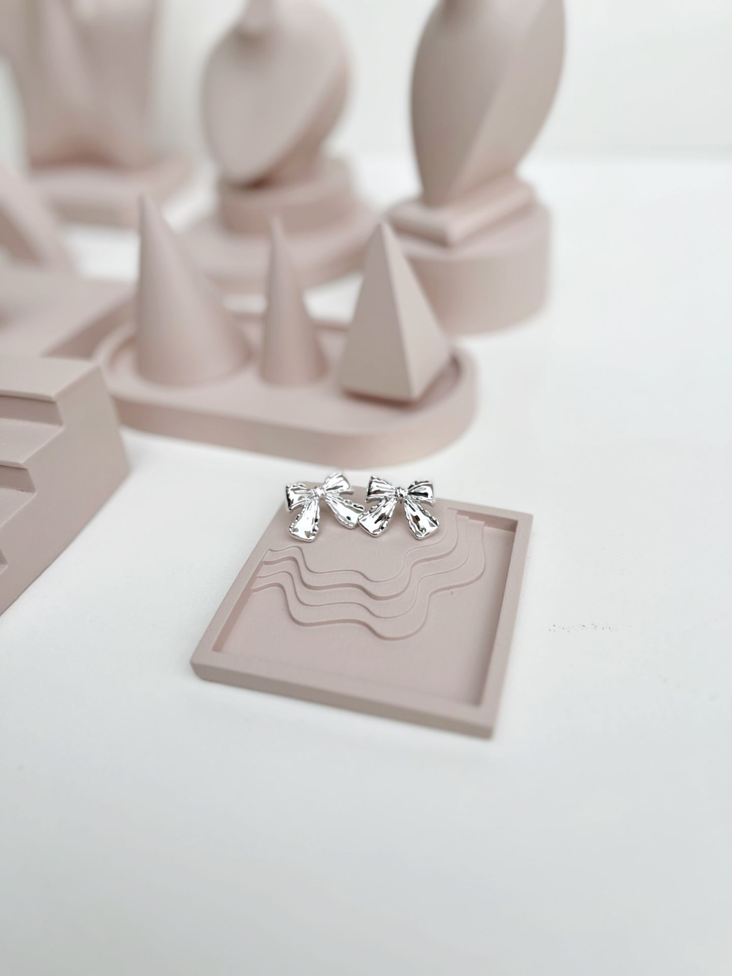 بسته‌بندی استند طلا | آرت دیما